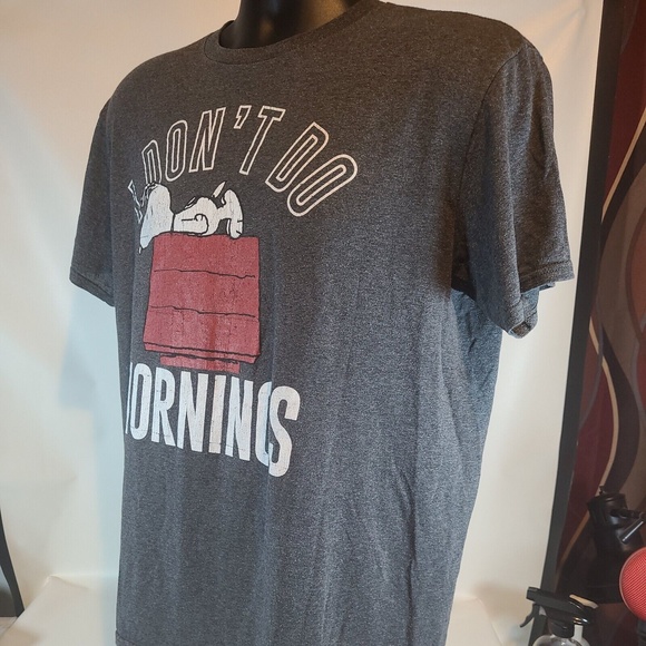 Peanuts Snoopy I Don’t Do Mornings Men’s T-Shirt Gray Large - Picture 4 of 6